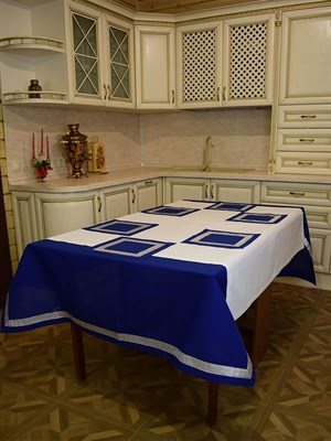 Комплект столового белья синий с тесьмой